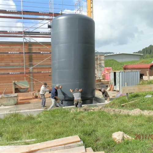 Baustelle Heizwerk – Außenansicht bei Tageslicht