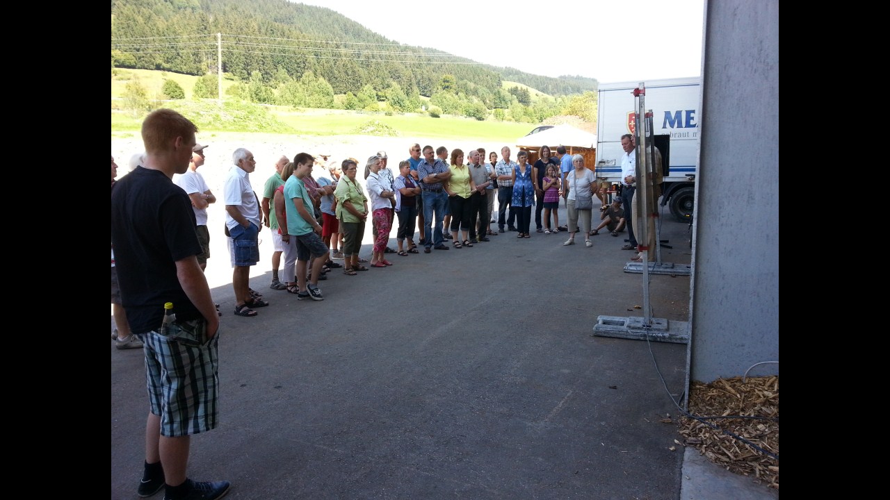 Besucher beim Tag der offenen Tür im Heizwerk 2012