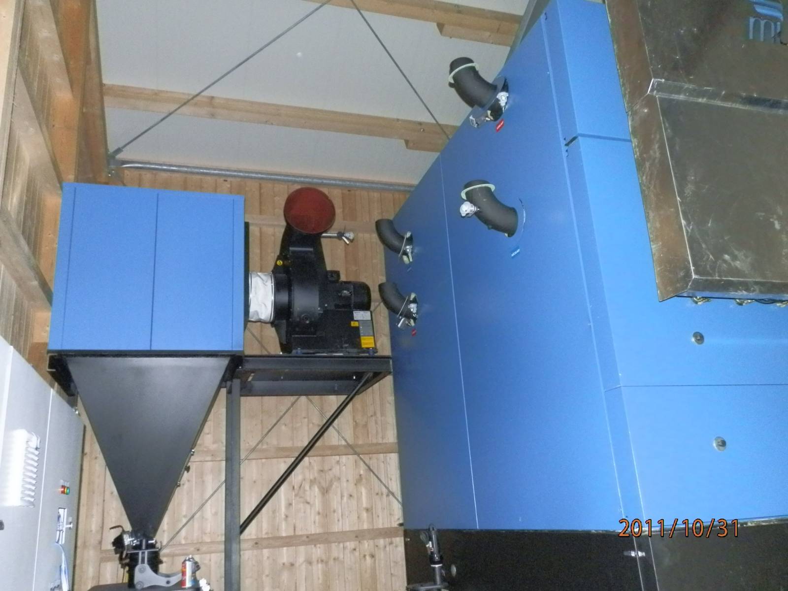 Montage Team an der Hackschnitzelanlage