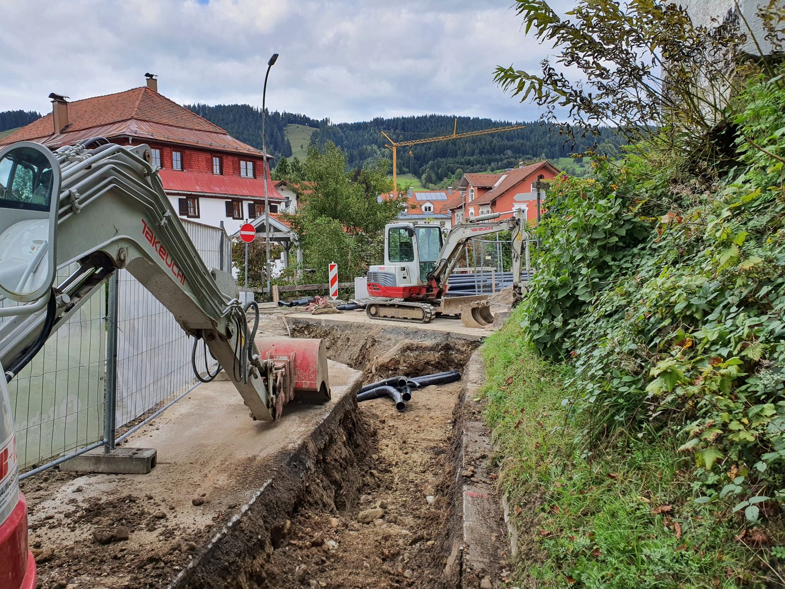 Montagearbeiten am Wärmenetz 2021–22